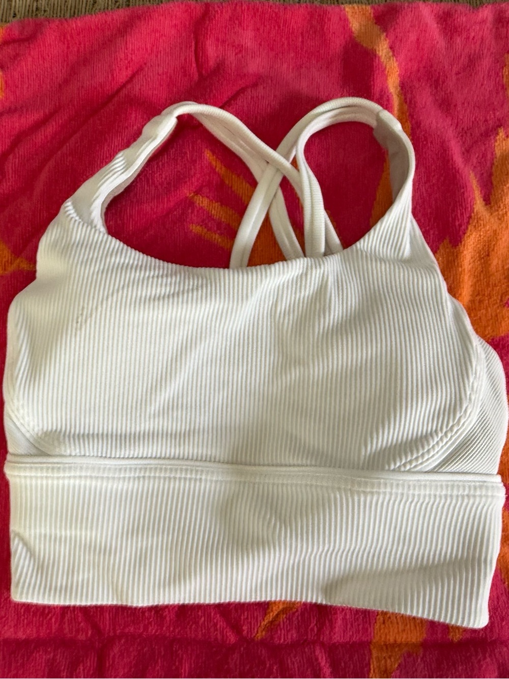 Lululemon White Ribbed Cross-Back Sports Bra
Size 2